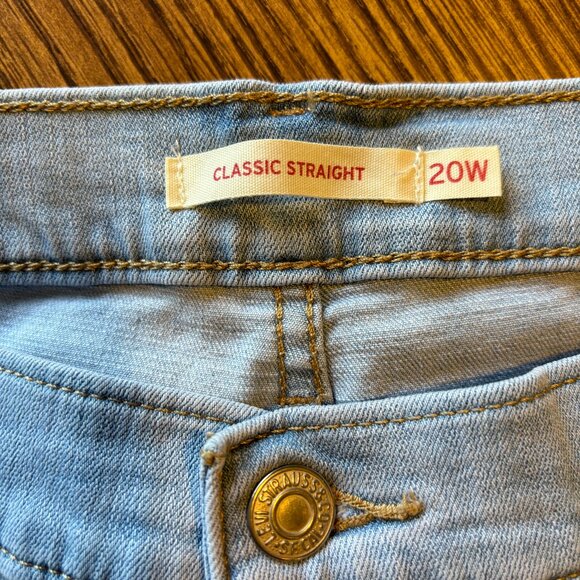 NWOT Levi's Classic Straight Leg Jeans - Picture 8 of 9
